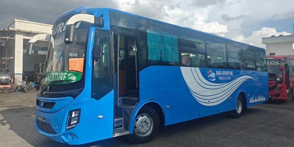 सोह्रखुट्टे सडकमा पर्यटक बस: व्यवस्थापनको अभावले समस्या