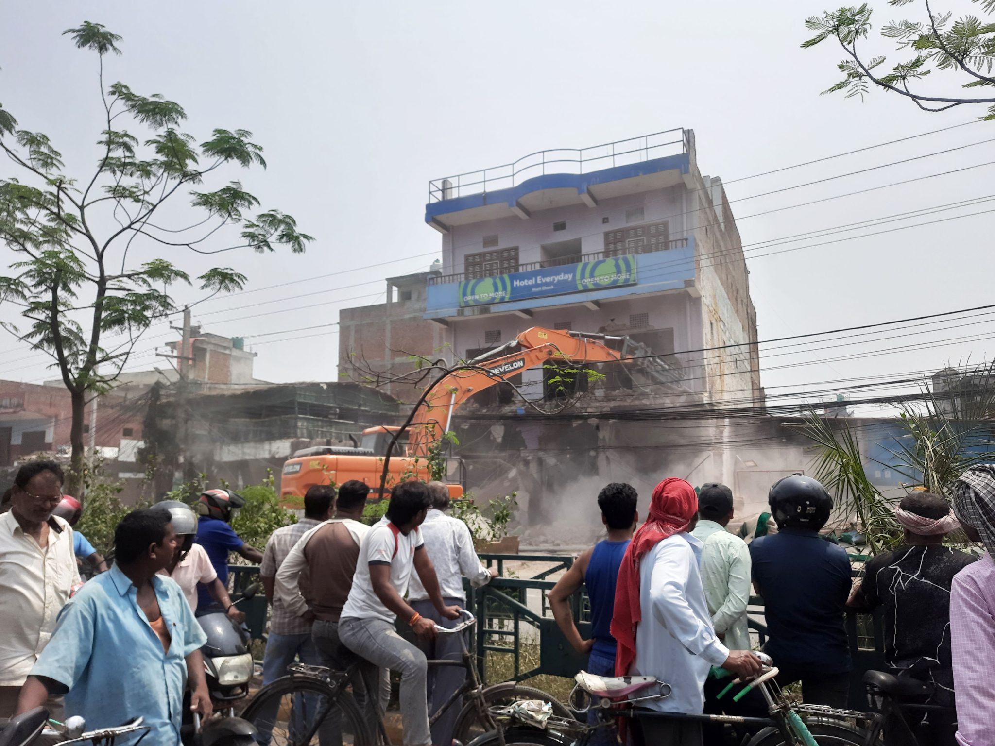 वीरगन्जको मुख्य सडक विस्तार: १,२०० अतिक्रमित संरचना भत्काउन सुरु