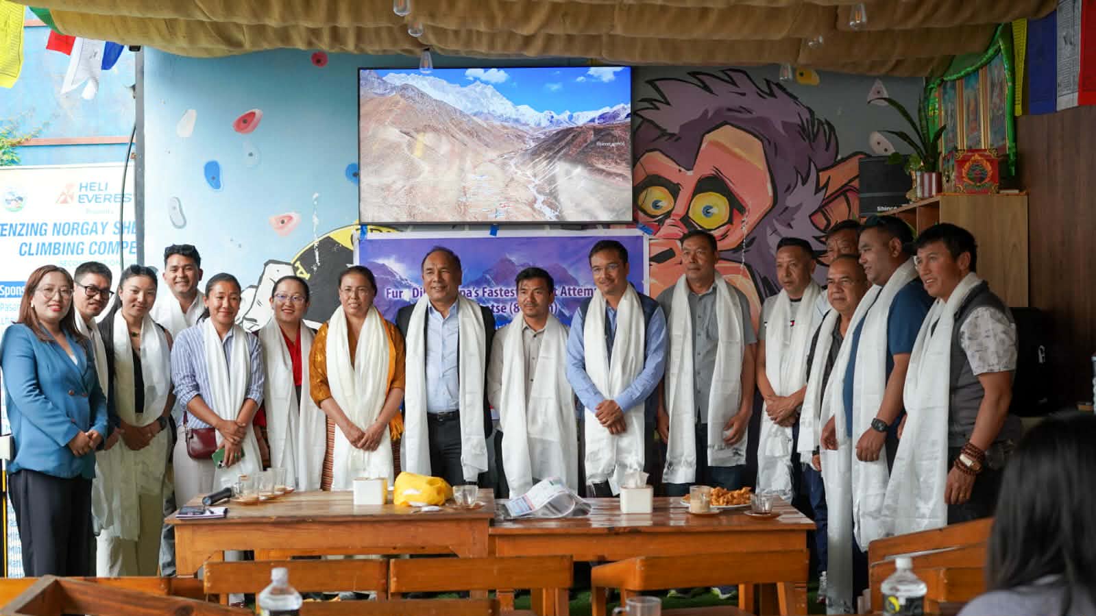 ५१ वर्षीया फूर दिकी शेर्पा ल्होत्से छिटो आरोहणको कीर्तिमानतर्फ