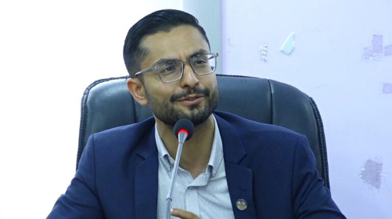 निजी विद्यालय बन्द हुँदैनन्, सरकारको सहयोगी साझेदार हुन् : शिक्षामन्त्री पोखरेल