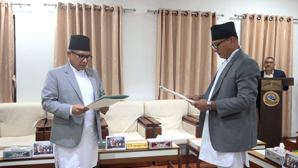 प्रमुख निर्वाचन आयुक्त कार्कीसहित तीन जनाले लिए शपथ