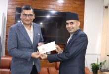 मन्त्रिपरिषद्को निर्णय कार्यान्वयनः उमेश श्रेष्ठ र अर्जुन घिमिरेले पाए नियुक्तिपत्र