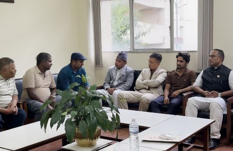 गृहमन्त्री गुरुङ र मृतक रवीन्द्र मेहताका परिवारबीच वार्ता जारी