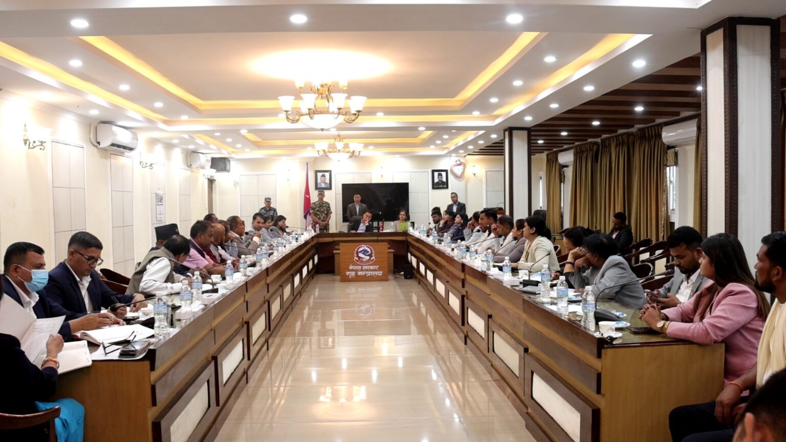 मधेशको घटनाबारे सांसदहरूसँग छलफल