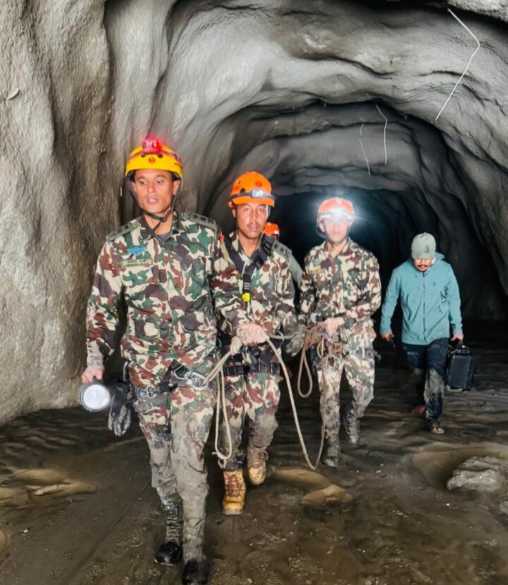 सुरुङमा मानिस फसेको आशंका गलत सावित, सेनाको टोली फर्कियो