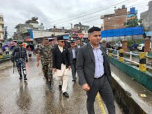 च्यासलमा मनोहरा खोलाको बहाव बढेपछि गृहमन्त्री गुरुङद्वारा स्थलगत निरीक्षण
