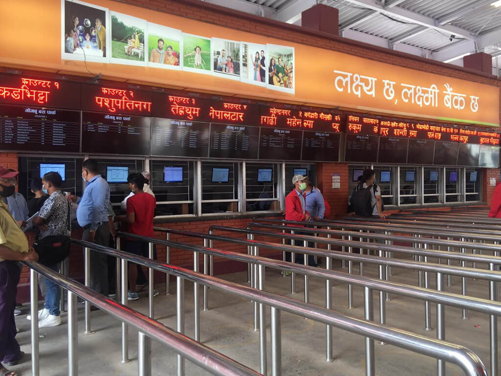 दशैंमा घर जानेको चहलपहल बढ्यो, नयाँ बसपार्कमा थपिए १५ टिकट काउन्टर
